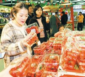 上海市民：陵水圣女果味道甜，水分足，好吃